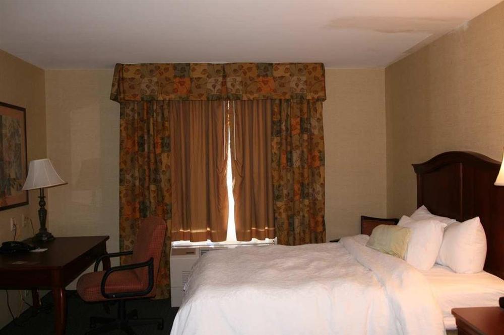 Hotel Hampton By Hilton Brattleboro Exterior foto